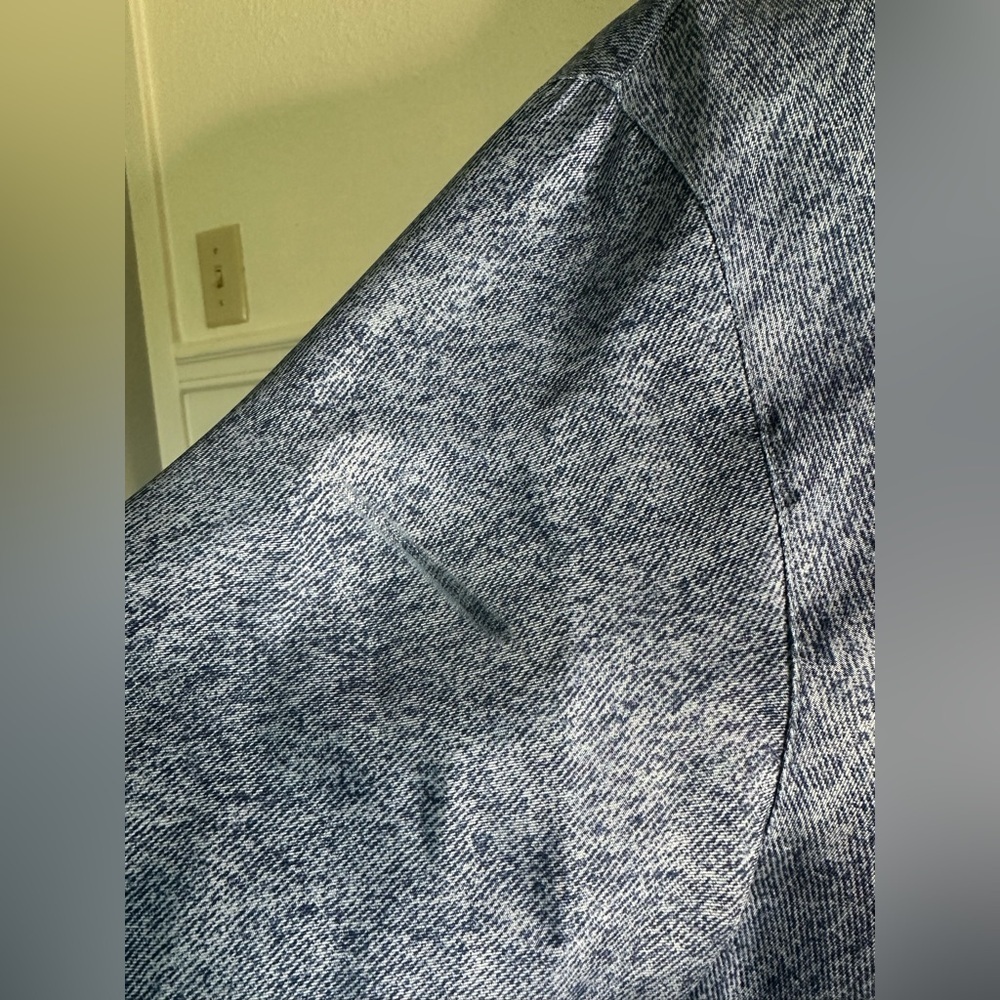 Escada Denim Printed and Gold 100% Silk Blend Top size 40 or medium - Picture 5 of 11